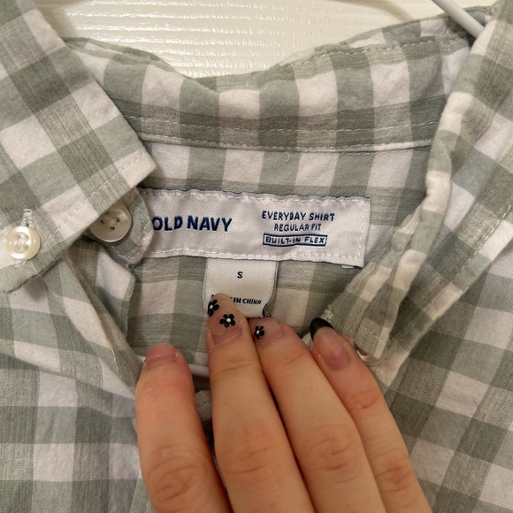 Old Navy Everyday Shirt Regular Fit Built In Flex - Picture 6 of 6